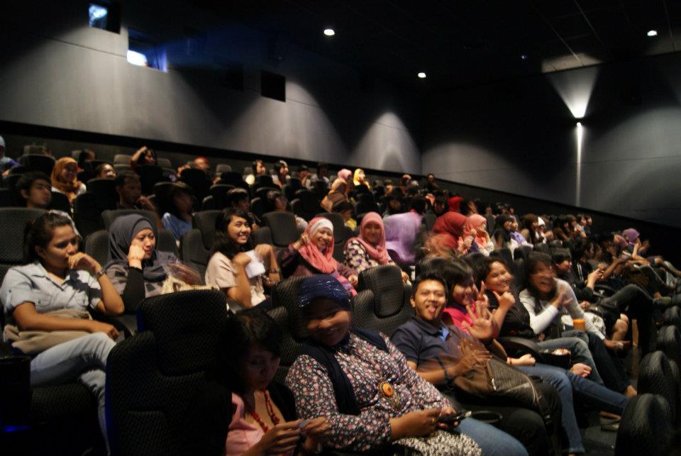 Serunya Nonton Bareng Nissin Wafers #2